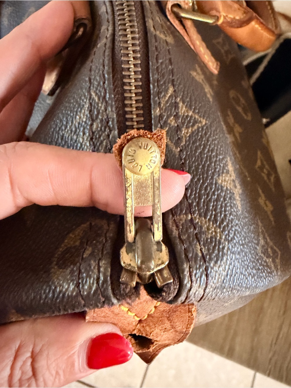 Authentic Vintage Louis Vuitton Speedy 35 Monogram 1991 Collection - Picture 9 of 9